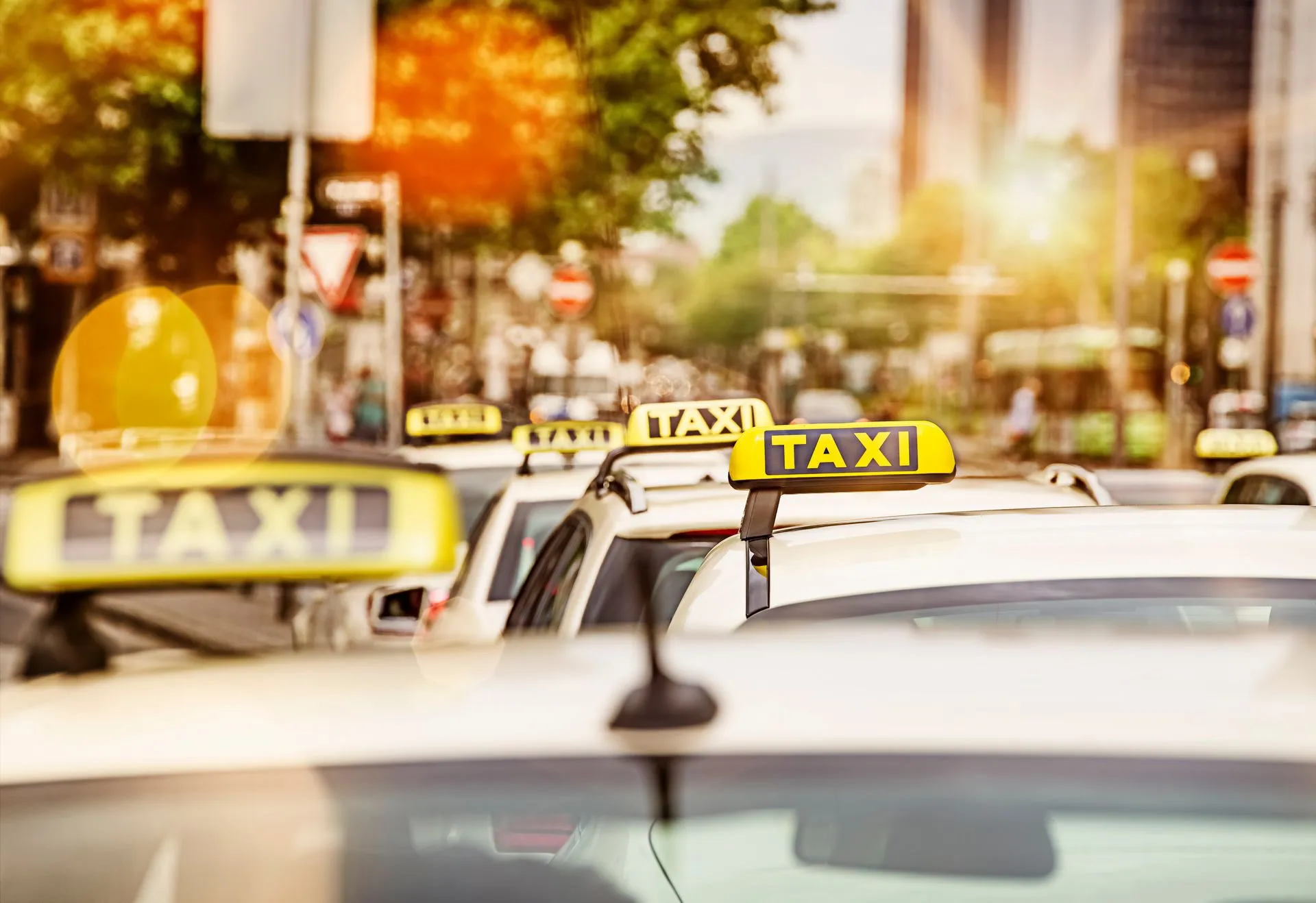 Transport personnalisé - Taxi gare ou aéroport 24H/24H